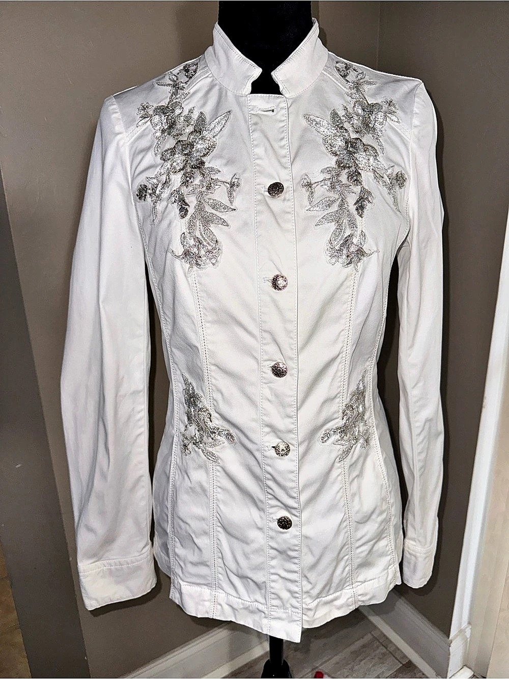 White House Black Market White Embroidered Utility Jacket Size 4